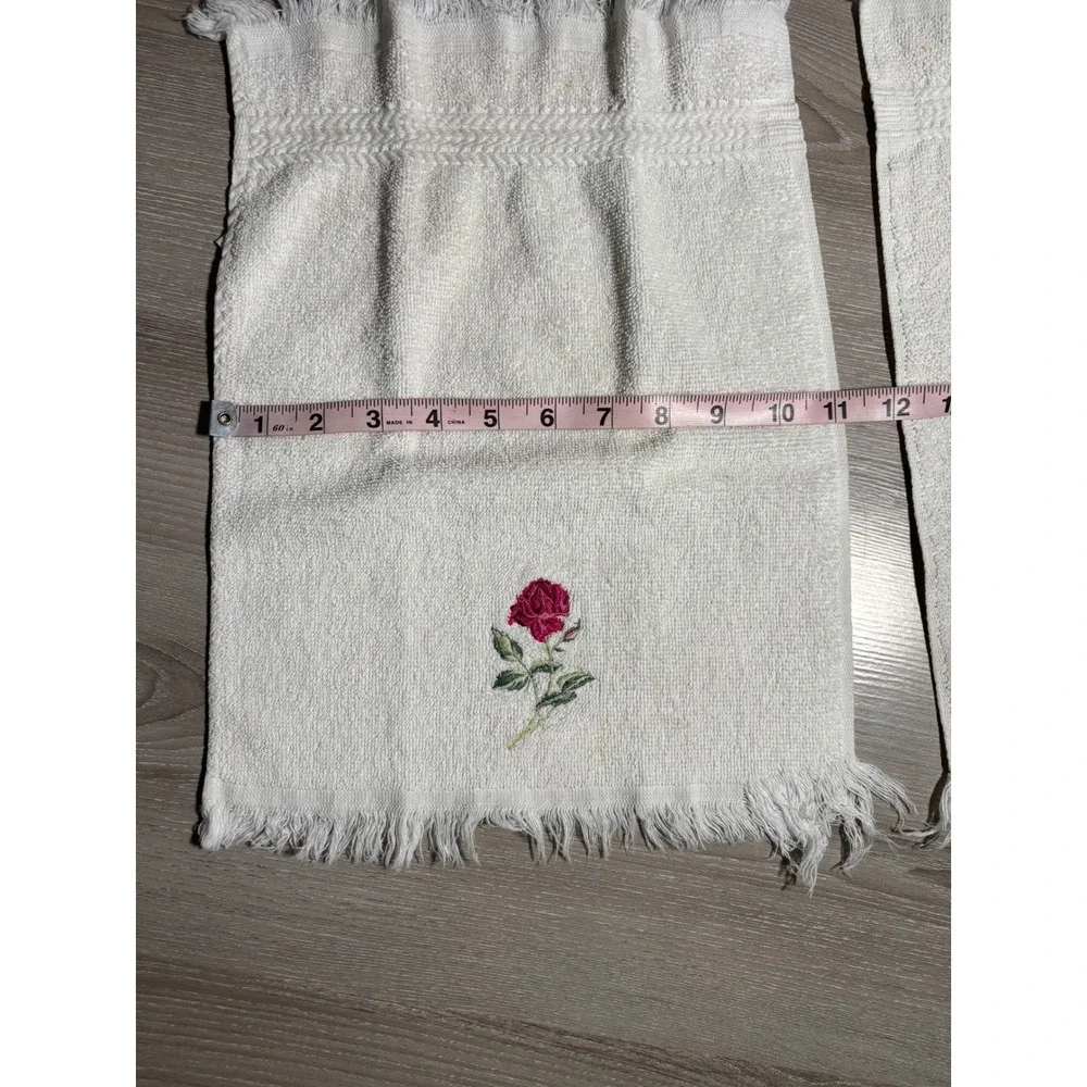 Vintage JCPenney Collection Embroidered Rose Hand Towels Fringed White Set of 2